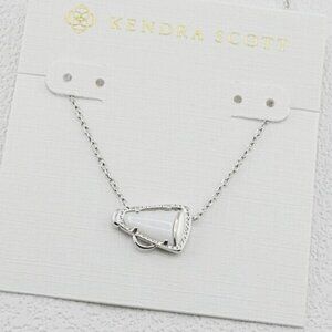 ✨Kendra Scott White Stone Silver Cheer Necklace💙
